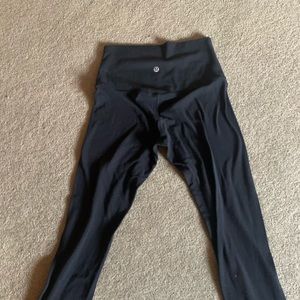 black cropped lululemon leggings